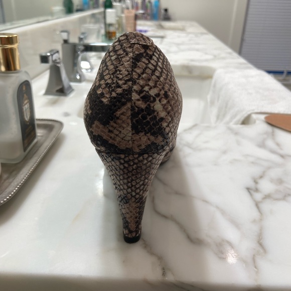 Clarks, indigo pumps, size 9, new with tags, never worn - Picture 9 of 11